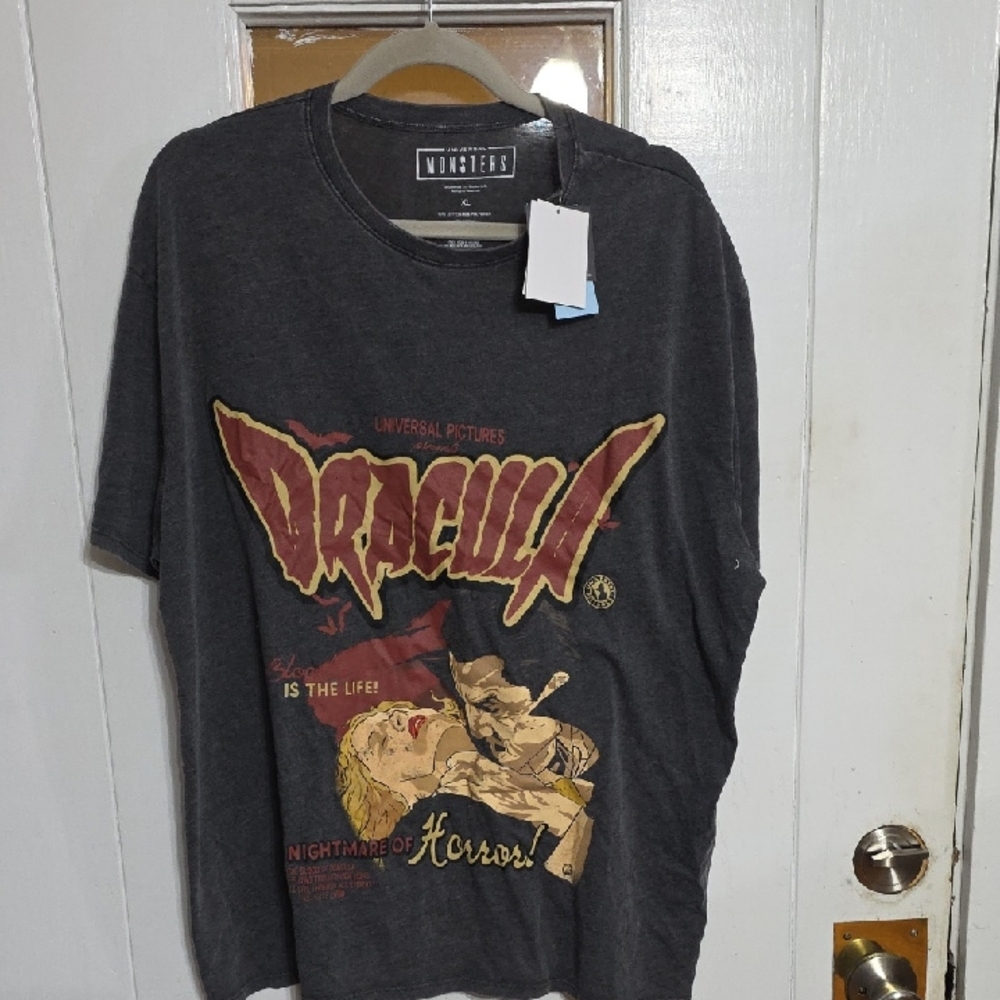 NWT Universal Monsters Dracula Men's  Graphic T-Shirt Cotton Blend‎ Sz XL